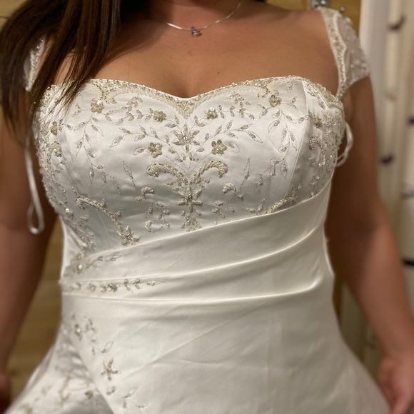 Original Maggie Sottero Couture Bridal Gown - Picture 2 of 8